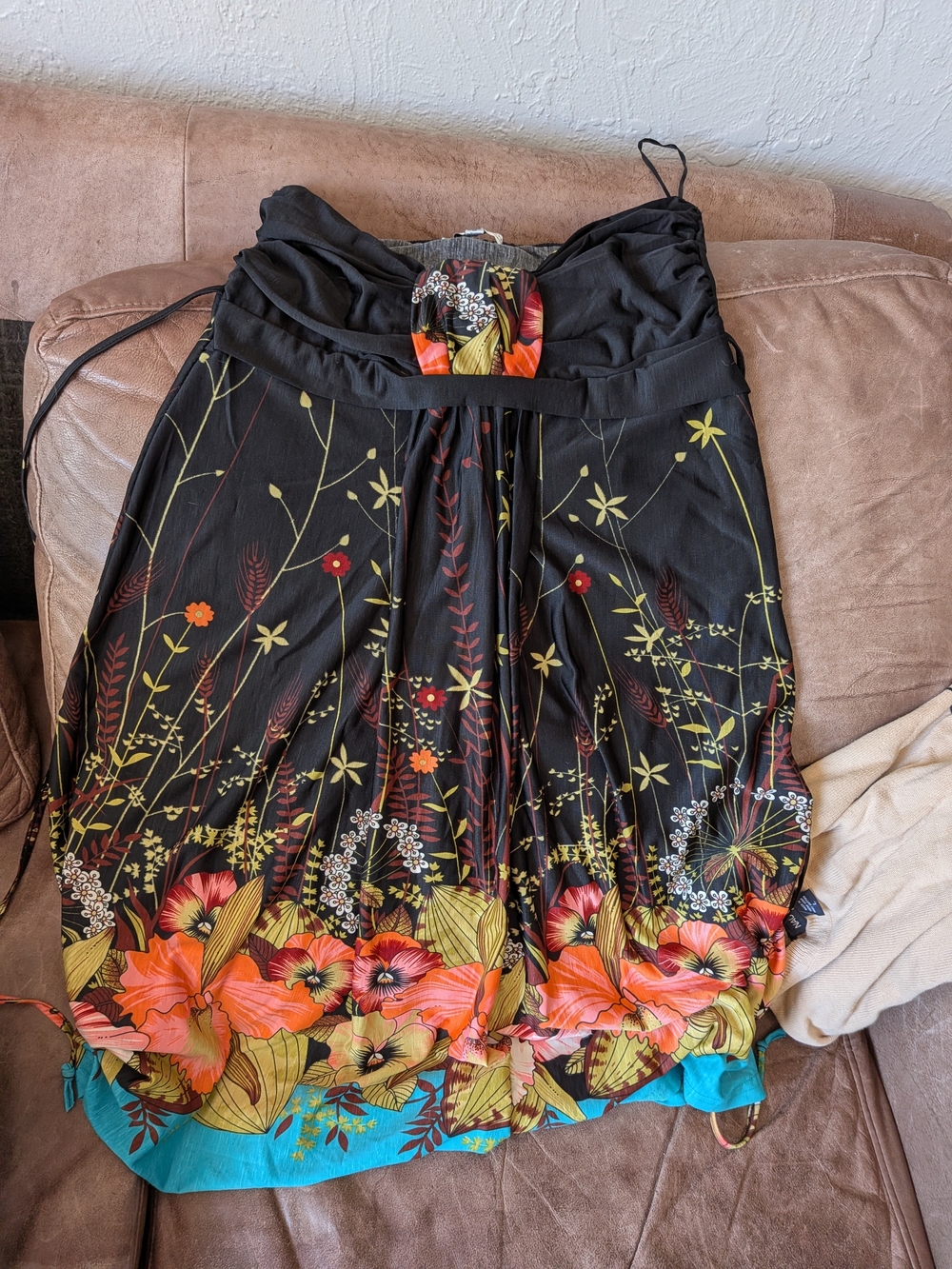 Papillon Blanc Black Dress with Coral, Yellow and Teal Floral Border